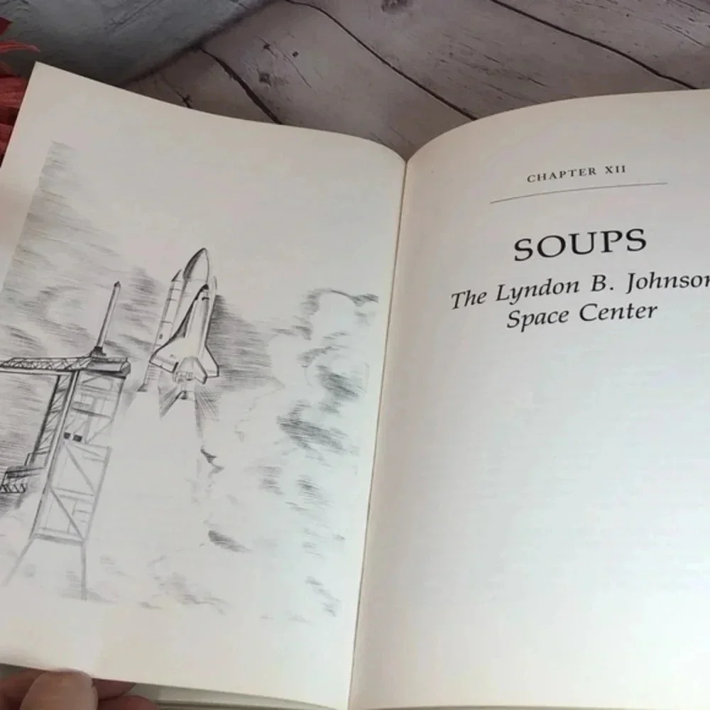 Vintage 1983 THE STAR OF TEXAS THE JUNIOR LEAGUE of HOUSTON cookbook